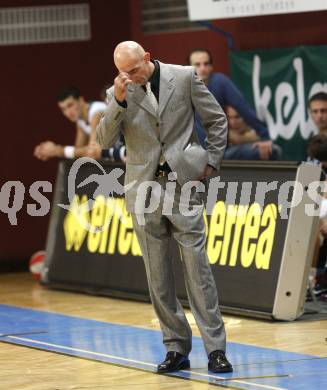 ABL. Basketball Bundesliga. Woerthersee Piraten gegen Fuerstenfeld Panthers. Trainer Nenad Videka (Piraten). KLagenfurt, am 15.10.2009.
Foto: Kuess 
---
pressefotos, pressefotografie, kuess, qs, qspictures, sport, bild, bilder, bilddatenbank