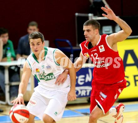 Basketball Bundesliga. Woerthersee Piraten gegen BasketClubs Vienna. Marco Breithuber (Piraten), Corey Hallett (Vienna). Klagenfurt, am 28.10.2009.
Foto: Kuess

---
pressefotos, pressefotografie, kuess, qs, qspictures, sport, bild, bilder, bilddatenbank