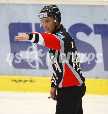 EBEL. Eishockey Bundesliga. EC Pasut VSV gegen Vienna Capitals.  Schiedsrichter Borut Lesniak. Villach, am 30.10.2009.
Foto: Kuess 


---
pressefotos, pressefotografie, kuess, qs, qspictures, sport, bild, bilder, bilddatenbank