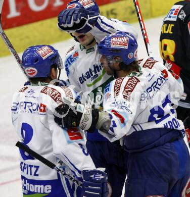 EBEL. Eishockey Bundesliga. EC Pasut VSV gegen Vienna Capitals.  Torjubel Jonathan Ferlan, Roland Kaspitz, Wolfgang Kromp (VSV). Villach, am 30.10.2009.
Foto: Kuess 


---
pressefotos, pressefotografie, kuess, qs, qspictures, sport, bild, bilder, bilddatenbank