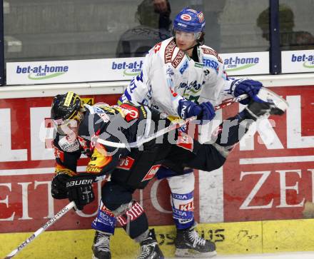 EBEL. Eishockey Bundesliga. EC Pasut VSV gegen Vienna Capitals.  Christoph Martinz, (VSV), Daniel Nageler (Caps). Villach, am 30.10.2009.
Foto: Kuess 


---
pressefotos, pressefotografie, kuess, qs, qspictures, sport, bild, bilder, bilddatenbank