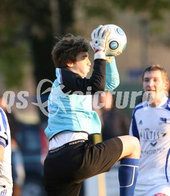 Fussball Kaerntner Liga. SK Treibach gegen SK St. Andrae/Lavanttal. Max Friesacher (St. Andrae). Treibach, am 26.10.2009.
Foto: Kuess
---
pressefotos, pressefotografie, kuess, qs, qspictures, sport, bild, bilder, bilddatenbank