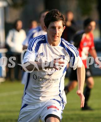 Fussball Kaerntner Liga. SK Treibach gegen SK St. Andrae/Lavanttal. Karl Schweighofer (Treibach). Treibach, am 26.10.2009.
Foto: Kuess
---
pressefotos, pressefotografie, kuess, qs, qspictures, sport, bild, bilder, bilddatenbank