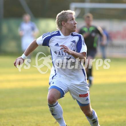 Fussball Kaerntner Liga. SK Treibach gegen SK St. Andrae/Lavanttal. Alexander Lessnigg (Treibach). Treibach, am 26.10.2009.
Foto: Kuess
---
pressefotos, pressefotografie, kuess, qs, qspictures, sport, bild, bilder, bilddatenbank