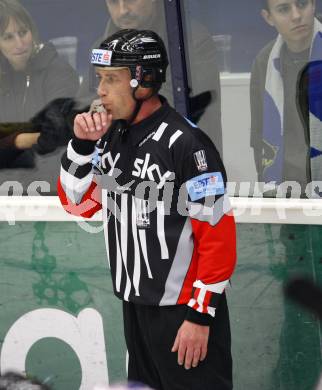 EBEL. Eishockey Bundesliga. EC Pasut VSV gegen Vienna Capitals.  Schiedsrichter Borut Lesniak. Villach, am 30.10.2009.
Foto: Kuess 


---
pressefotos, pressefotografie, kuess, qs, qspictures, sport, bild, bilder, bilddatenbank