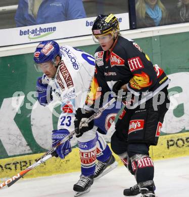 EBEL. Eishockey Bundesliga. EC Pasut VSV gegen Vienna Capitals.  Mikael Wahlberg, (VSV), Daniel Nageler (Caps). Villach, am 30.10.2009.
Foto: Kuess 


---
pressefotos, pressefotografie, kuess, qs, qspictures, sport, bild, bilder, bilddatenbank