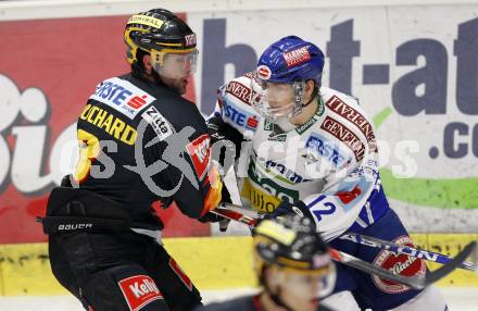 EBEL. Eishockey Bundesliga. EC Pasut VSV gegen Vienna Capitals.  Michael Raffl, (VSV), Francois Bouchard (Caps). Villach, am 30.10.2009.
Foto: Kuess 


---
pressefotos, pressefotografie, kuess, qs, qspictures, sport, bild, bilder, bilddatenbank