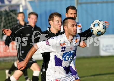 Fussball Regionalliga. SAK Klagenfurt gegen SK Sturm Graz Amateure. Goran Jolic  (SAK), Philipp Hoermann (Sturm Graz). Klagenfurt, am 31.10.2009.
Foto: Kuess
---
pressefotos, pressefotografie, kuess, qs, qspictures, sport, bild, bilder, bilddatenbank