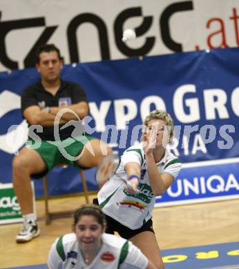 Badminton Bundesliga. ASKOE Kelag Kaernten gegen BSC70 Linz. Belinda Heber, Maja Kersnik (Kaernten). Klagenfurt, am 25.10.2009.
Foto: Kuess
---
pressefotos, pressefotografie, kuess, qs, qspictures, sport, bild, bilder, bilddatenbank