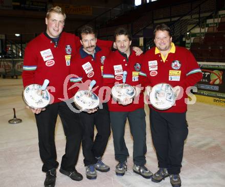 Stocksport. Eisstockschiessen. EV Rottendorf KBW. Von rechts.: Stranig Guenther, Stranig Siegfried, Stranig Franz, Schurian Andreas. Klagenfurt, 31.10.2009.
Foto: Kuess
---
pressefotos, pressefotografie, kuess, qs, qspictures, sport, bild, bilder, bilddatenbank