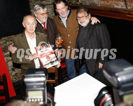 Eishockey. Buchpraesentation. Rot wie Blut, weiss wie Schnee. Heinz Traschitzger, Gerd Seeber, Walter Grill, Seppi Schreier. Klagenfurt, am 5.11.2009.
Foto: Kuess
---
pressefotos, pressefotografie, kuess, qs, qspictures, sport, bild, bilder, bilddatenbank