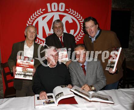 Eishockey. Buchpraesentation. Rot wie Blut, weiss wie Schnee. Heinz Traschitzger, Gerd Seeber, Walter Grill, Adalbert Del John, Walter Ludescher. Klagenfurt, am 5.11.2009.
Foto: Kuess
---
pressefotos, pressefotografie, kuess, qs, qspictures, sport, bild, bilder, bilddatenbank