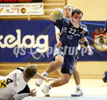 Handball Bundesliga. SC Ferlach gegen HSG Baernbach/Koeflach. Jernej Korosec (Ferlach), Thomas Vodica (Baernbach). Ferlach, 7.11.2009.
Foto: Kuess

---
pressefotos, pressefotografie, kuess, qs, qspictures, sport, bild, bilder, bilddatenbank