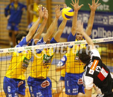 Volleyball. MEVZA. SK Aich/Dob gegen Hotvolleys Wien. Stefan STOYANOV, Ivo KENDEROV, David SLATINSEK (Aich). Prevalje, 7.11.2009.
Foto:Kuess

---
pressefotos, pressefotografie, kuess, qs, qspictures, sport, bild, bilder, bilddatenbank