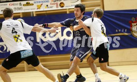 Handball Bundesliga. SC Ferlach gegen HSG Baernbach/Koeflach. Marin Sebalj (Ferlach), Thomas Vodica (Baernbach). Ferlach, 7.11.2009.
Foto: Kuess

---
pressefotos, pressefotografie, kuess, qs, qspictures, sport, bild, bilder, bilddatenbank