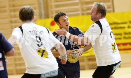 Handball Bundesliga. SC Ferlach gegen HSG Baernbach/Koeflach. Poje Dino (Ferlach), Manfred Messner (Baernbach). Ferlach, 7.11.2009.
Foto: Kuess

---
pressefotos, pressefotografie, kuess, qs, qspictures, sport, bild, bilder, bilddatenbank