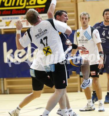 Handball Bundesliga. SC Ferlach gegen HSG Baernbach/Koeflach. Jernej Korosec (Ferlach), Manfred Messner (Baernbach). Ferlach, 7.11.2009.
Foto: Kuess

---
pressefotos, pressefotografie, kuess, qs, qspictures, sport, bild, bilder, bilddatenbank