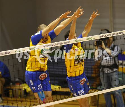 Volleyball. MEVZA. SK Aich/Dob gegen Hotvolleys Wien. Ivo KENDEROV, David SLATINSEK (Aich). Prevalje, 7.11.2009.
Foto:Kuess

---
pressefotos, pressefotografie, kuess, qs, qspictures, sport, bild, bilder, bilddatenbank