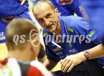 Volleyball. MEVZA. SK Aich/Dob gegen Hotvolleys Wien. Trainer Miroslav Palgut (Aich). Prevalje, 7.11.2009.
Foto:Kuess

---
pressefotos, pressefotografie, kuess, qs, qspictures, sport, bild, bilder, bilddatenbank