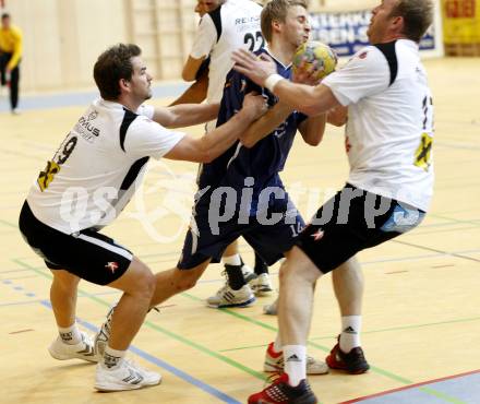 Handball Bundesliga. SC Ferlach gegen HSG Baernbach/Koeflach. Stefan Godec (Ferlach), Armin Hrassnig, Manfred Messner (Baernbach). Ferlach, 7.11.2009.
Foto: Kuess
---
pressefotos, pressefotografie, kuess, qs, qspictures, sport, bild, bilder, bilddatenbank