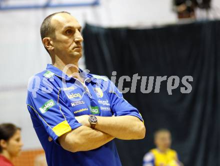 Volleyball. MEVZA. SK Aich/Dob gegen Hotvolleys Wien. Trainer Miroslav Palgut (Aich). Prevalje, 7.11.2009.
Foto:Kuess

---
pressefotos, pressefotografie, kuess, qs, qspictures, sport, bild, bilder, bilddatenbank