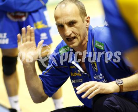 Volleyball. MEVZA. SK Aich/Dob gegen Hotvolleys Wien. Trainer Miroslav Palgut (Aich). Prevalje, 7.11.2009.
Foto:Kuess

---
pressefotos, pressefotografie, kuess, qs, qspictures, sport, bild, bilder, bilddatenbank