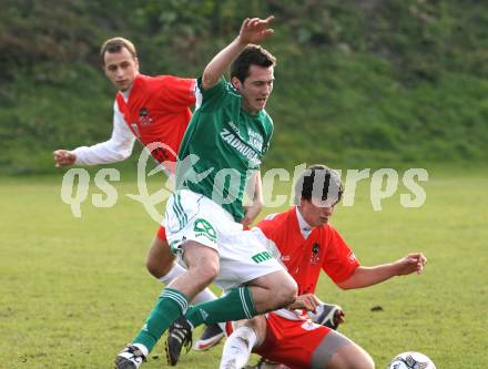 Fussball Unterliga Ost. KAC gegen St. Michael/Bleiburg. Florian Reiter (KAC), Michael Hubert Zidej (St. Michael). Klagenfurt, am 7.11.2009.
Foto: Kuess
---
pressefotos, pressefotografie, kuess, qs, qspictures, sport, bild, bilder, bilddatenbank