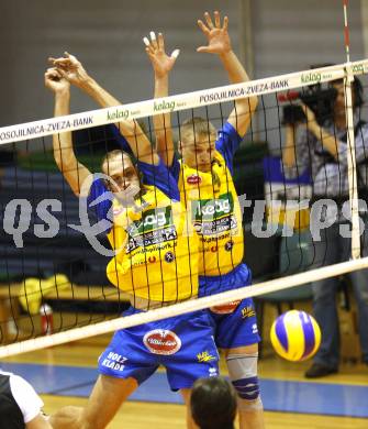 Volleyball. MEVZA. SK Aich/Dob gegen Hotvolleys Wien. Martin Bencic, Aleksey Sanko (Aich). Prevalje, 7.11.2009.
Foto:Kuess

---
pressefotos, pressefotografie, kuess, qs, qspictures, sport, bild, bilder, bilddatenbank