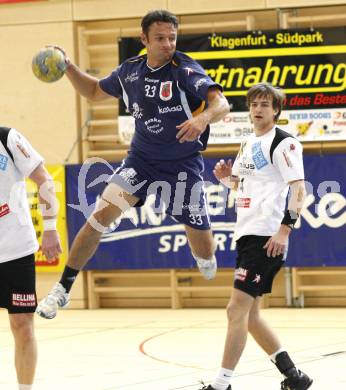 Handball Bundesliga. SC Ferlach gegen HSG Baernbach/Koeflach. Dino Poje (Ferlach). Ferlach, 7.11.2009.
Foto: Kuess
---
pressefotos, pressefotografie, kuess, qs, qspictures, sport, bild, bilder, bilddatenbank