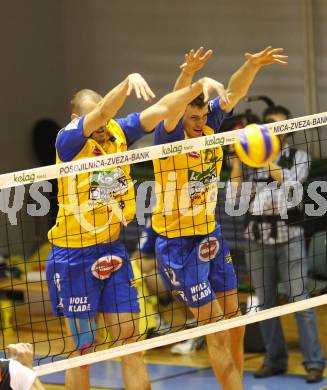 Volleyball. MEVZA. SK Aich/Dob gegen Hotvolleys Wien. Ivo KENDEROV, Milan Bencz (Aich). Prevalje, 7.11.2009.
Foto:Kuess

---
pressefotos, pressefotografie, kuess, qs, qspictures, sport, bild, bilder, bilddatenbank