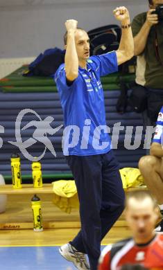 Volleyball. MEVZA. SK Aich/Dob gegen Hotvolleys Wien. Jubel Trainer Miroslav Palgut (Aich). Prevalje, 7.11.2009.
Foto:Kuess

---
pressefotos, pressefotografie, kuess, qs, qspictures, sport, bild, bilder, bilddatenbank