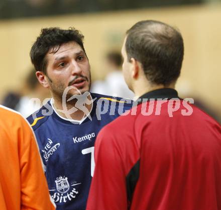 Handball Bundesliga. SC Ferlach gegen HSG Baernbach/Koeflach. Christian Koschu (Ferlach), Schiedsrichter. Ferlach, 7.11.2009.
Foto: Kuess
---
pressefotos, pressefotografie, kuess, qs, qspictures, sport, bild, bilder, bilddatenbank