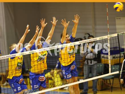 Volleyball. MEVZA. SK Aich/Dob gegen Hotvolleys Wien. Aleksey Sanko, Ivo KENDEROV, Milan Bencz (Aich). Prevalje, 7.11.2009.
Foto:Kuess

---
pressefotos, pressefotografie, kuess, qs, qspictures, sport, bild, bilder, bilddatenbank