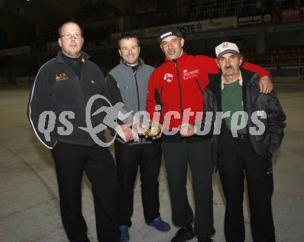 Stocksport, Eisschiessen. Hinten von links: Gerald Brueggler, Erich Nemens, Mario Podesser, Bernhard Nageler (Rapid Feffernitz). Klagenfurt, am 7.11.2009.
Foto: Kuess
---
pressefotos, pressefotografie, kuess, qs, qspictures, sport, bild, bilder, bilddatenbank