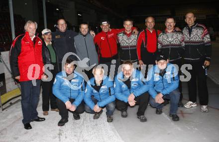 Stocksport, Eisschiessen. Hinten von links: Erich Nemens, Mario Podesser, Bernhard Nageler, Gerald Brueggler (Rapid Feffernitz), Markus Kristof, Friedl Wutte, Wili Klatzer, Karl Heinz Orasch (SG Peratschitzen - St. Marxen). Vorne von links: Jimmy Almbauer, Karl Kopp, Gerhard Ochsenhofer, Manfred Stadelhofer (ESV Tecoplast Preding). Klagenfurt, am 7.11.2009.
Foto: Kuess
---
pressefotos, pressefotografie, kuess, qs, qspictures, sport, bild, bilder, bilddatenbank