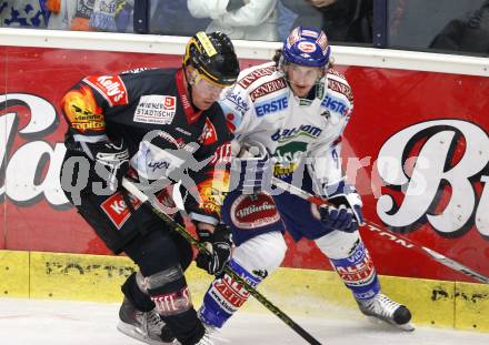 EBEL. Eishockey Bundesliga. EC Pasut VSV gegen Vienna Capitals. Christian Ban (VSV), Benoit Gratton (Caps). Villach, am 30.10.2009.
Foto: Kuess 


---
pressefotos, pressefotografie, kuess, qs, qspictures, sport, bild, bilder, bilddatenbank