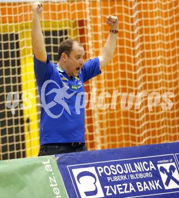 Volleyball. MEVZA. SK Aich/Dob gegen Hotvolleys Wien. Jubel Martin Micheu (Aich). Prevalje, 7.11.2009.
Foto:Kuess

---
pressefotos, pressefotografie, kuess, qs, qspictures, sport, bild, bilder, bilddatenbank