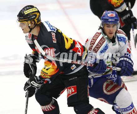 EBEL. Eishockey Bundesliga. EC Pasut VSV gegen Vienna Capitals. Christoph Martinz (VSV), Harald Ofner (Caps). Villach, am 30.10.2009.
Foto: Kuess 


---
pressefotos, pressefotografie, kuess, qs, qspictures, sport, bild, bilder, bilddatenbank