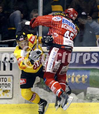 EBEL. Eishockey Bundesliga. KAC gegen EV Vienna Capitals.   David Schuller, (KAC), Peter Casparsson (Vienna). Klagenfurt, am 13.11.2009.
Foto: Kuess 

---
pressefotos, pressefotografie, kuess, qs, qspictures, sport, bild, bilder, bilddatenbank