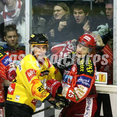 EBEL. Eishockey Bundesliga. KAC gegen Vienna Capitals. Kirk Furey (KAC), Benoit Gratton (Caps). Klagenfurt, am 13.11.2009.
Foto: Kuess
---
pressefotos, pressefotografie, kuess, qs, qspictures, sport, bild, bilder, bilddatenbank