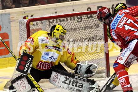 EBEL. Eishockey Bundesliga. KAC gegen EV Vienna Capitals.  Gregor Hager, (KAC),  Frederic Cassivi (Vienna). Klagenfurt, am 13.11.2009.
Foto: Kuess 

---
pressefotos, pressefotografie, kuess, qs, qspictures, sport, bild, bilder, bilddatenbank