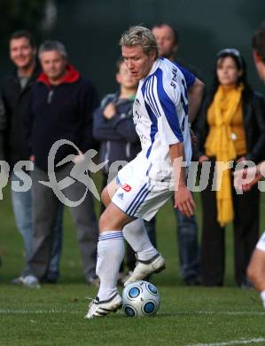Fussball Kaerntner Liga. SK Treibach gegen SK St. Andrae/Lavanttal. Alexander Lessnig (Treibach). Treibach, am 26.10.2009.
Foto: Kuess
---
pressefotos, pressefotografie, kuess, qs, qspictures, sport, bild, bilder, bilddatenbank