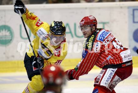 EBEL. Eishockey Bundesliga. KAC gegen EV Vienna Capitals.  David Schuller, (KAC),  Benoit Gratton (Vienna). Klagenfurt, am 13.11.2009.
Foto: Kuess 

---
pressefotos, pressefotografie, kuess, qs, qspictures, sport, bild, bilder, bilddatenbank