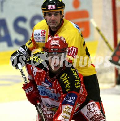 EBEL. Eishockey Bundesliga. KAC gegen EV Vienna Capitals.  Silvio Jakobitsch, (KAC), Sean Selmser (Vienna). Klagenfurt, am 13.11.2009.
Foto: Kuess 

---
pressefotos, pressefotografie, kuess, qs, qspictures, sport, bild, bilder, bilddatenbank