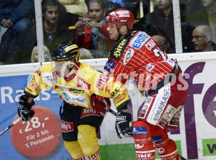 EBEL. Eishockey Bundesliga. KAC gegen EV Vienna Capitals.  Mike Craig, (KAC),  Benoit Gratton (Vienna). Klagenfurt, am 13.11.2009.
Foto: Kuess 

---
pressefotos, pressefotografie, kuess, qs, qspictures, sport, bild, bilder, bilddatenbank