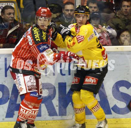 EBEL. Eishockey Bundesliga. KAC gegen EV Vienna Capitals.  David Schuller, (KAC),  Benoit Gratton (Vienna). Klagenfurt, am 13.11.2009.
Foto: Kuess 

---
pressefotos, pressefotografie, kuess, qs, qspictures, sport, bild, bilder, bilddatenbank