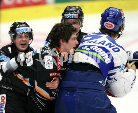 EBEL. Eishockey Bundesliga. EC Pasut VSV gegen EHC LIWEST Linz.  FERLAND Jonathan (VSV), MACDONALD Franklin (Linz). Villach, am 15.11.2009.
Foto: Kuess 


---
pressefotos, pressefotografie, kuess, qs, qspictures, sport, bild, bilder, bilddatenbank