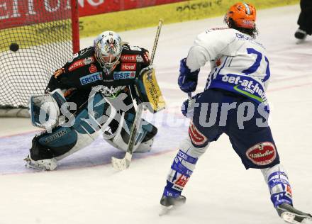 EBEL. Eishockey Bundesliga. EC Pasut VSV gegen EHC LIWEST Linz.  MCLEOD Kiel (VSV), WESTLUND Alex (Linz). Villach, am 15.11.2009.
Foto: Kuess 


---
pressefotos, pressefotografie, kuess, qs, qspictures, sport, bild, bilder, bilddatenbank