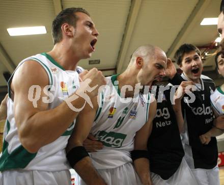 Basketball Bundesliga. Woerthersee Piraten gegen UBSC Graz.
Jubel Piraten. Klagenfurt, 15.11.2009
Foto: Kuess

---
pressefotos, pressefotografie, kuess, qs, qspictures, sport, bild, bilder, bilddatenbank