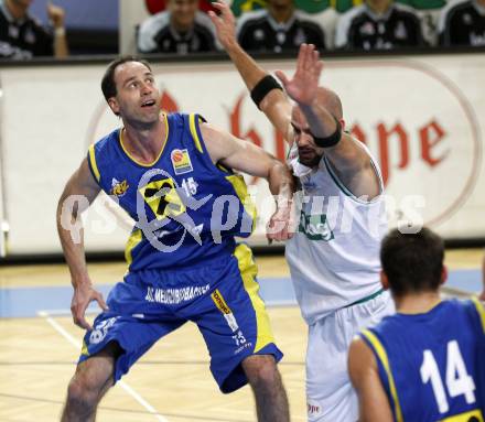 Basketball Bundesliga. Woerthersee Piraten gegen UBSC Graz.
Joachim Buggelsheim (Piraten), FORRESTAL Jason (Graz). Klagenfurt, 15.11.2009
Foto: Kuess

---
pressefotos, pressefotografie, kuess, qs, qspictures, sport, bild, bilder, bilddatenbank